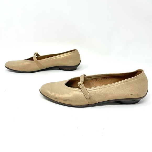 Salvatore Ferragamo Beige Suede Flats - Picture 4 of 11